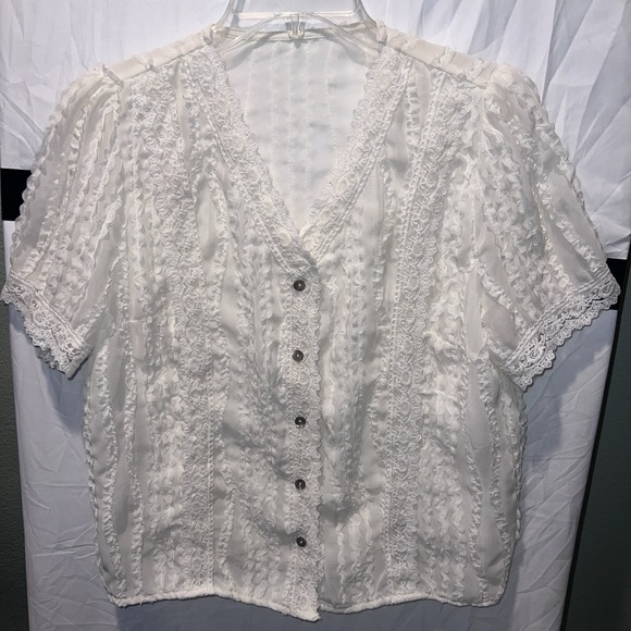 SHEIN Tops - Cottagecore Boho Ivory Crinkle Ruched Lace V-Neck Short Puff Sleeve Top Size M